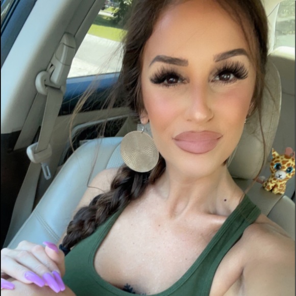 Meet your Posher, Lauren - Picture 1 of 1